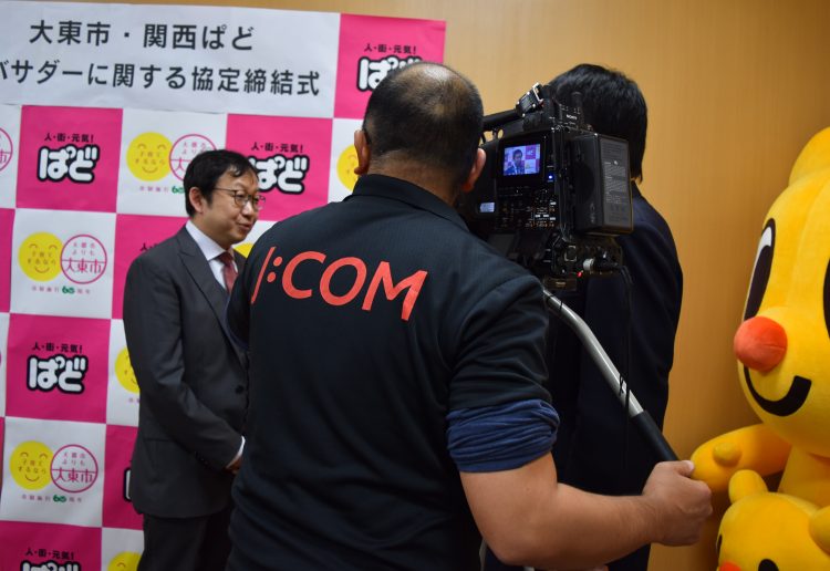 締結式後、北田淳一代表がテレビ取材を受けております。