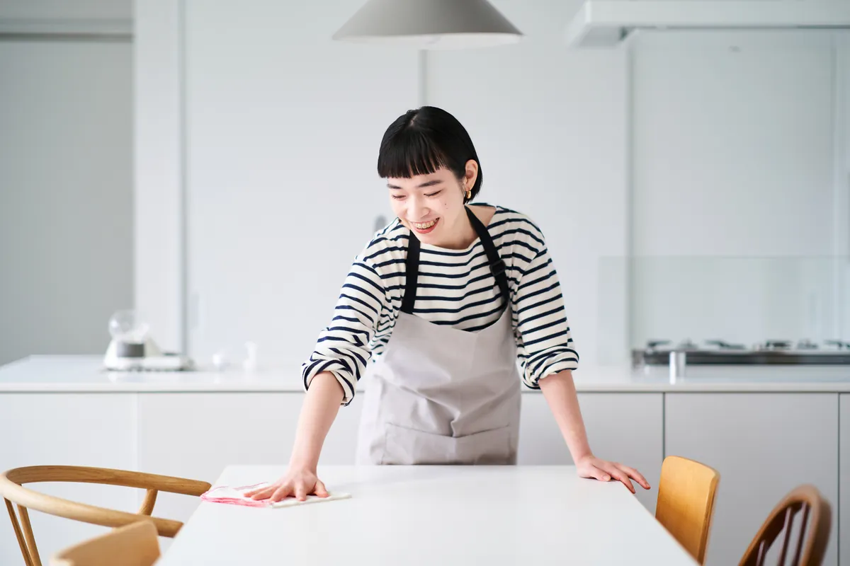 家事をする女性